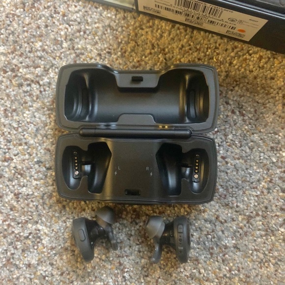 Bose Soundsport Free Bluetooth Headphones - Picture 6 of 6